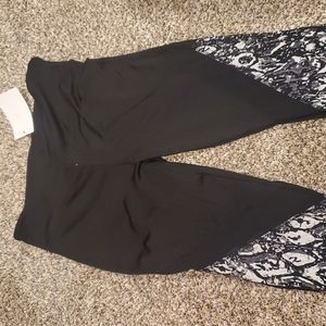BRAND NEW Workout leggings